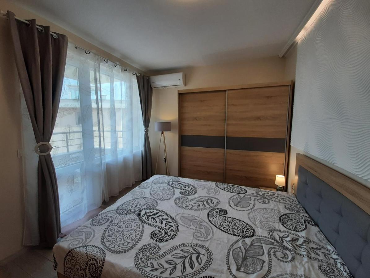 Wave Apartment Burgas Bagian luar foto